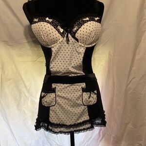 ‎NWOT Black And white Nighttime intimates size 6